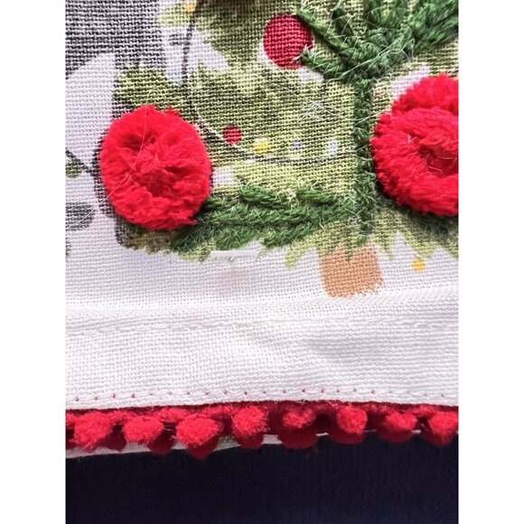 CHRISTMAS PUPPY DOG Kitchen Towel Set of 2 Embroidered BEADED Detailed 20" x 28 - Picture 4 of 12